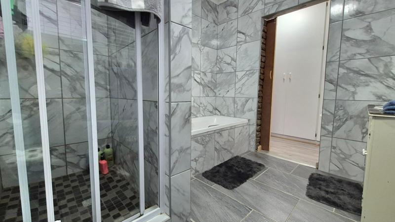 3 Bedroom Property for Sale in Dana Bay Western Cape